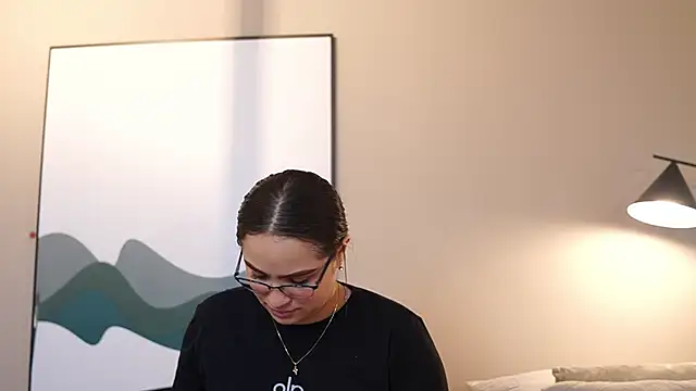 Tayler Kim online show from February 8, 6:49 pm