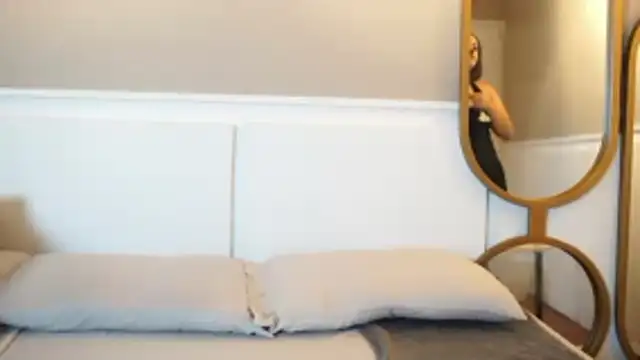 Tayler Kim online show from October 23, 6:28 pm