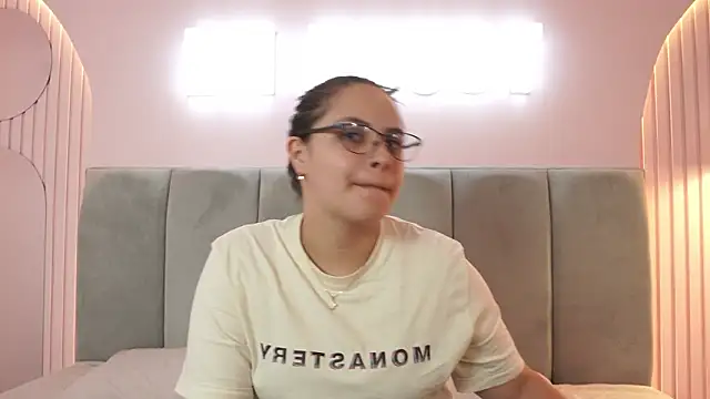 Tayler Kim online show from January 31, 8:07 pm