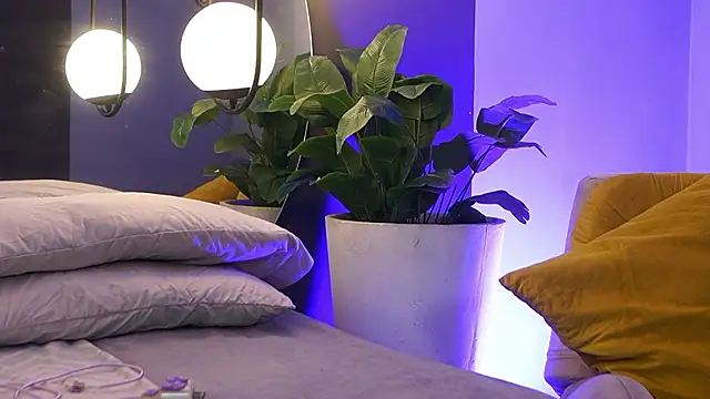 Tayler Kim online show from February 11, 6:41 pm