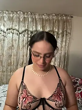 Snapshot of Tayler_Kim chatting on July 18, 7:00 pm Tayler Kim online show from July 18, 7:00 pm