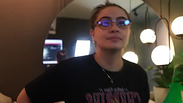 Tayler Kim online show from February 10, 6:29 pm