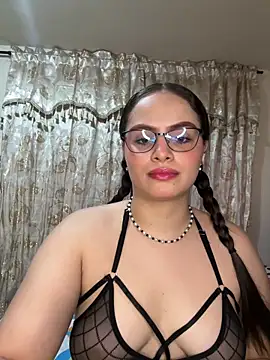 Tayler Kim online show from May 17, 5:57 pm