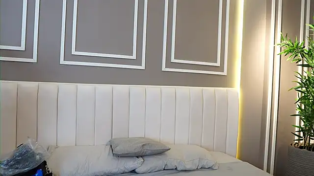 Tayler Kim online show from November 15, 6:23 pm