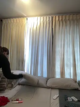 Tayler Kim online show from March 31, 6:43 pm