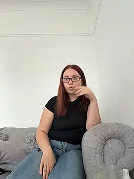 Snapshot of RoseMaee chatting on October 8, 12:28 pm RoseMaee online show from October 8, 12:28 pm