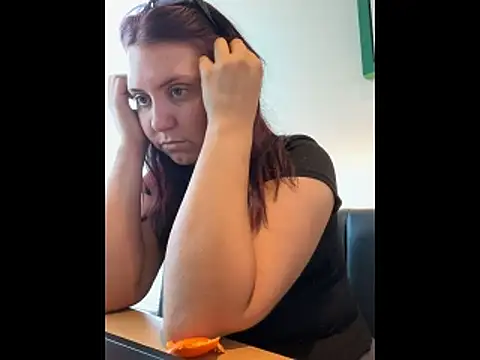 RoseMaee online show from October 24, 9:52 am