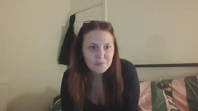 Snapshot of RoseMaee chatting on October 15, 5:32 pm RoseMaee online show from October 15, 5:32 pm