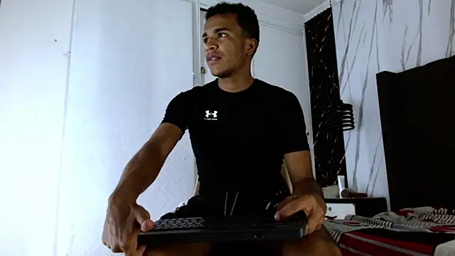 Snapshot of aston_xvera chatting on October 14, 3:40 am aston xvera online show from October 14, 3:40 am