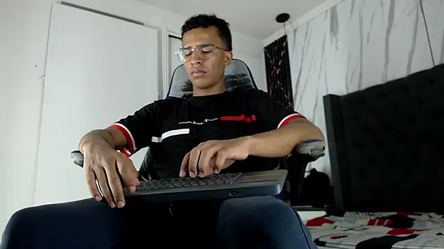 aston xvera online show from November 8, 3:43 am