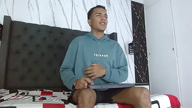 Snapshot of aston_xvera chatting on October 10, 3:29 am aston xvera online show from October 10, 3:29 am