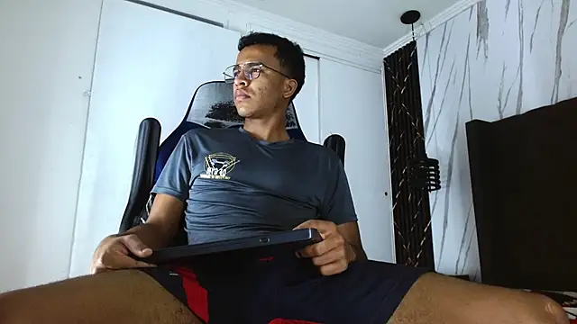 aston xvera online show from November 13, 3:32 am