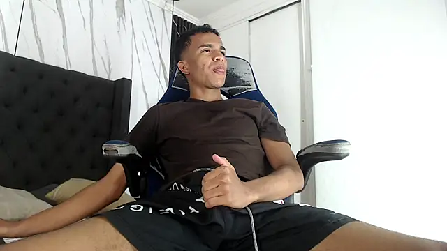 Snapshot of aston_xvera chatting on October 4, 4:14 am aston xvera online show from October 4, 4:14 am