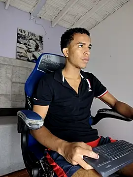 Snapshot of aston_xvera chatting on September 20, 3:17 pm aston xvera online show from September 20, 3:17 pm