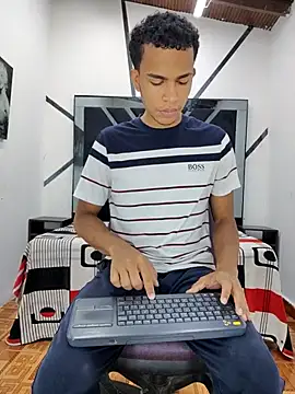 Snapshot of aston_xvera chatting on September 24, 7:31 pm aston xvera online show from September 24, 7:31 pm