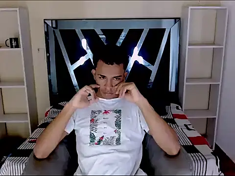 Snapshot of aston_xvera chatting on September 19, 3:54 am aston xvera online show from September 19, 3:54 am