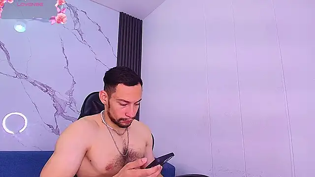 TyagoRoberts online show from November 17, 1:59 pm