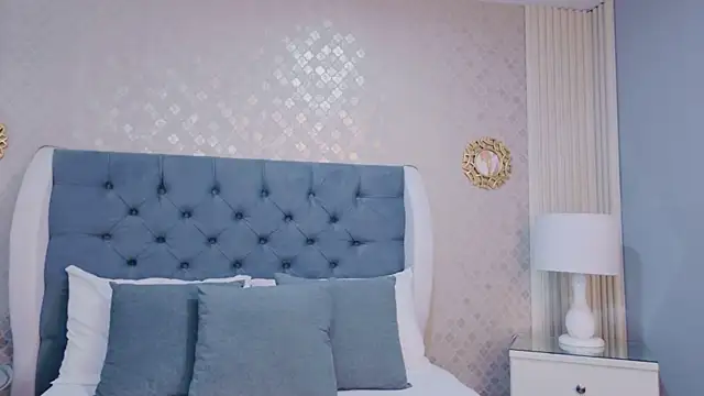 ZoeWilliis online show from June 3, 12:17 pm