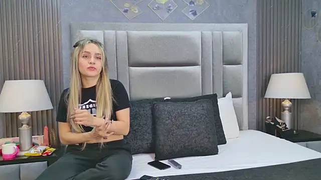 Snapshot of ZoeWilliis chatting on July 2, 11:27 am ZoeWilliis online show from July 2, 11:27 am
