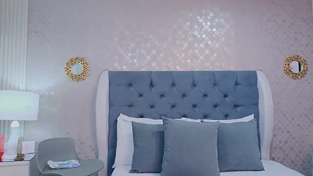 ZoeWilliis online show from May 28, 12:33 pm
