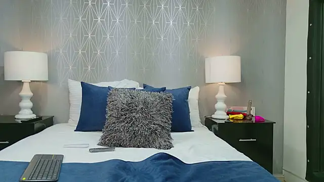 ZoeWilliis online show from December 1, 12:39 pm