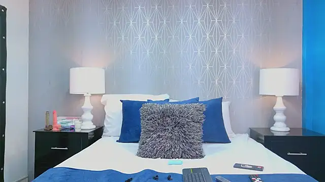 Snapshot of ZoeWilliis chatting on February 17, 12:57 pm ZoeWilliis online show from February 17, 12:57 pm