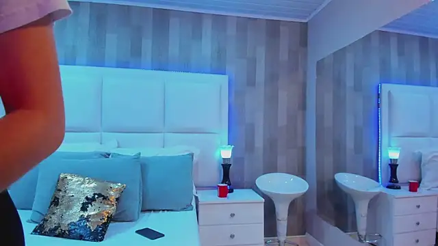 ZoeWilliis online show from October 18, 12:40 pm