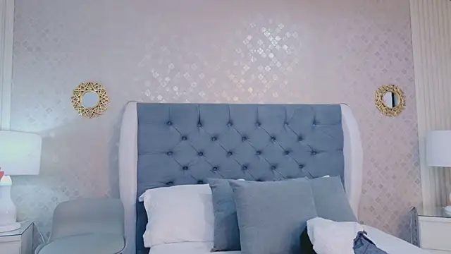 ZoeWilliis online show from May 30, 11:49 am