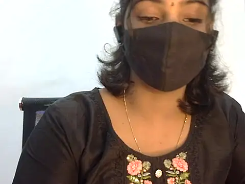 Hott Noor online show from October 30, 1:59 am