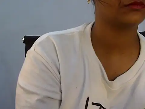 Hott Noor online show from December 1, 8:32 pm