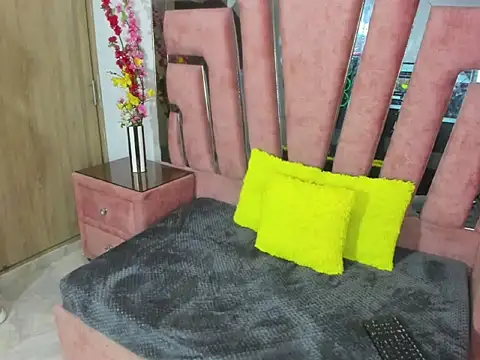 MaraKarly online show from February 6, 7:32 pm