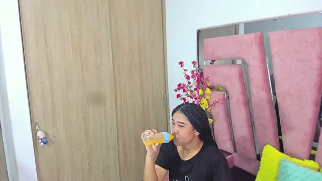 MaraKarly online show from November 26, 6:30 pm