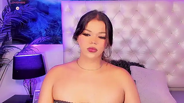 Valeria Swett  online show from May 28, 8:15 pm