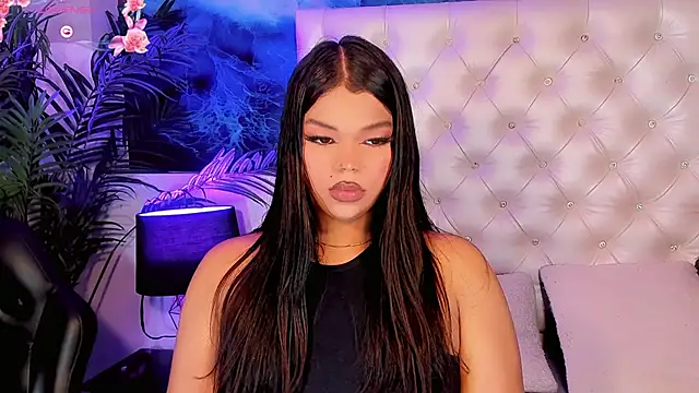Valeria Swett  online show from May 24, 9:15 pm