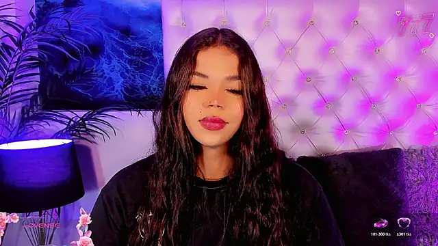 Snapshot of Valeria_Swett_ chatting on July 6, 8:44 pm Valeria Swett online show from July 6, 8:44 pm