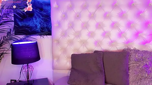 Snapshot of Valeria_Swett_ chatting on July 11, 8:53 pm Valeria Swett online show from July 11, 8:53 pm
