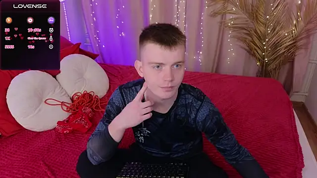 happy de1mos online show from September 18, 7:50 pm