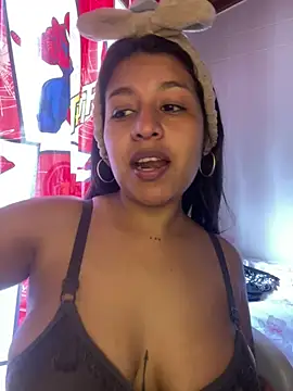  Chloe Smith online show from April 22, 6:25 pm