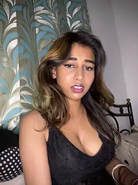 STRIP GLOW online show from February 21, 10:01 pm