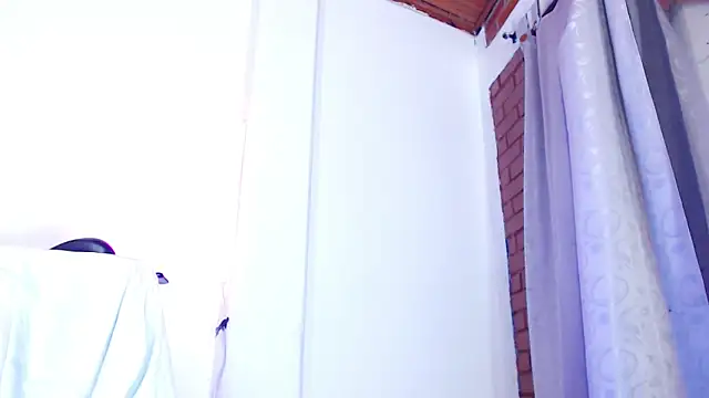 Snapshot of aura-monet chatting on October 26, 4:35 am aura-monet online show from October 26, 4:35 am