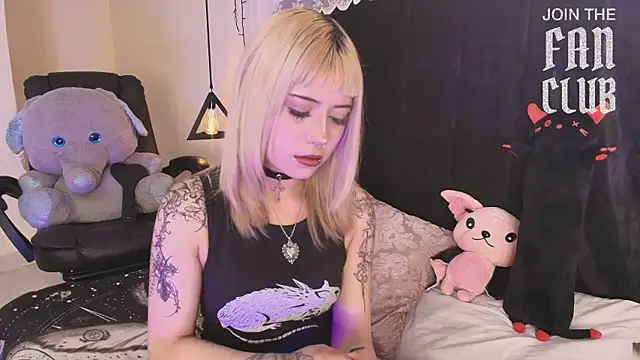 Snapshot of IvyBelle_ chatting on June 10, 11:33 am IvyBelle online show from June 10, 11:33 am