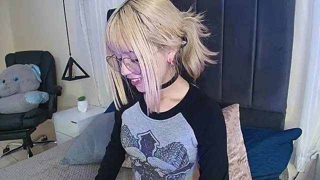 IvyBelle  online show from November 15, 12:31 pm