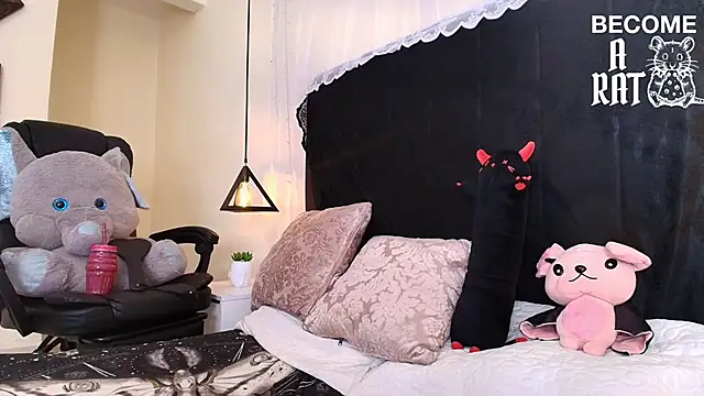 Snapshot of IvyBelle_ chatting on June 3, 2:33 pm IvyBelle online show from June 3, 2:33 pm