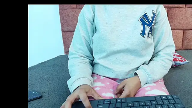 Brunette Messy1 online show from October 13, 8:32 pm
