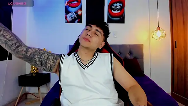 Nicolas James Sc online show from October 28, 1:32 pm