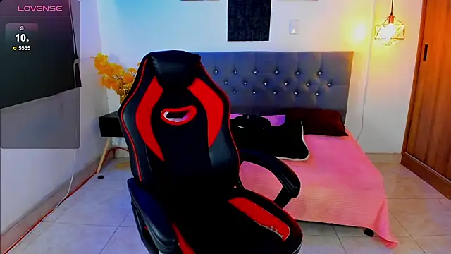 Nicolas James Sc online show from December 4, 1:43 pm