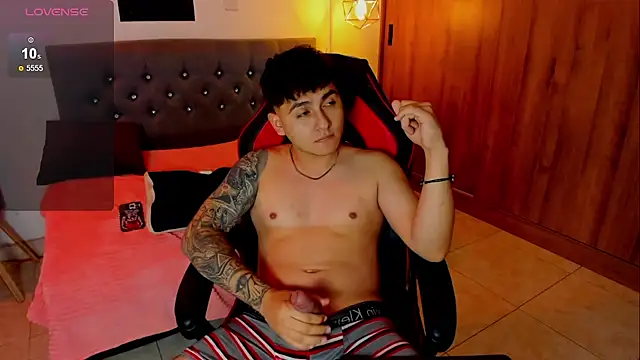 Nicolas James Sc online show from December 3, 1:43 pm