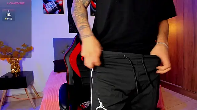 Nicolas James Sc online show from February 28, 1:22 pm