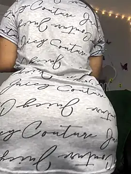 Snapshot of latina_curvy22 chatting on November 4, 9:18 pm latina curvy22 online show from November 4, 9:18 pm