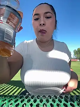 latina curvy22 online show from February 8, 7:55 pm